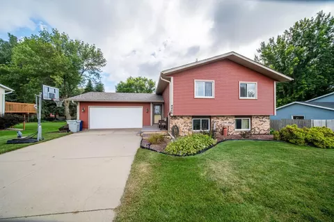 406 7th St NE, Kasson, MN 55944