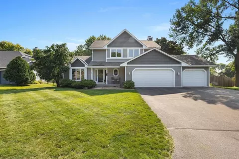 8454 Lancaster Ct, Eden Prairie, MN 55347