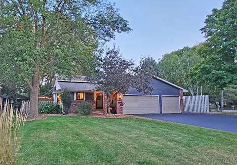 4840 Oakview Ln N, Plymouth, MN 55442