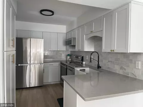 1689 Covington Ln, Eagan, MN 55122 photo 3