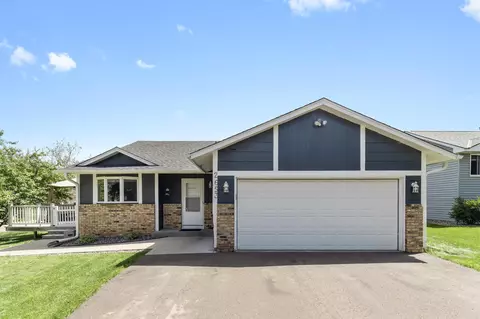 2653 Guthrie Ave N, Oakdale, MN 55128