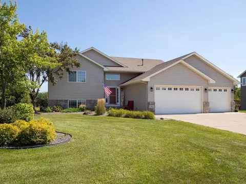 28611 Lakeside Dr, Lindstrom, MN 55045
