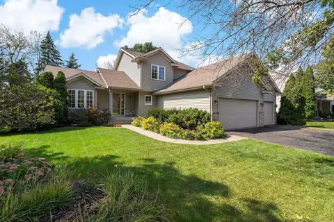 1832 Evergreen Ln, Shakopee, MN 55379