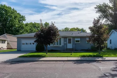 919 Pfau St, Mankato, MN 56001