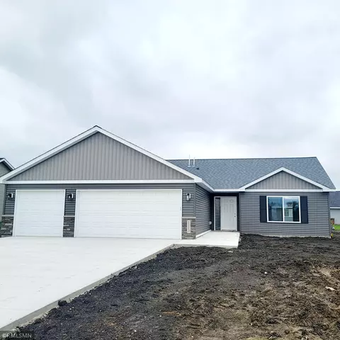 510 Rolling Hills Dr E, Le Center, MN 56057