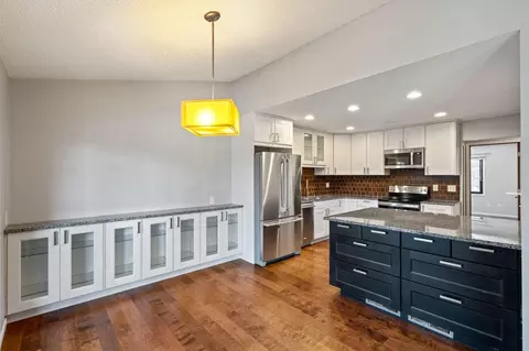 5453 Hyland Courts Dr, Bloomington, MN 55437
