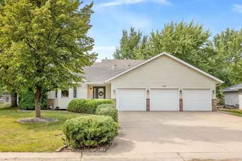 720 Roberts St SW, Hutchinson, MN 55350