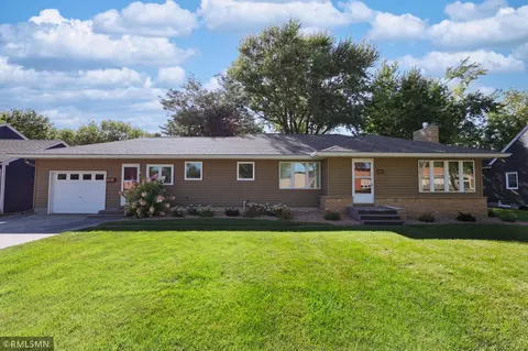 710 9th St S, Olivia, MN 56277