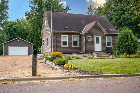 305 W Minnesota St, Le Center, MN 56057
