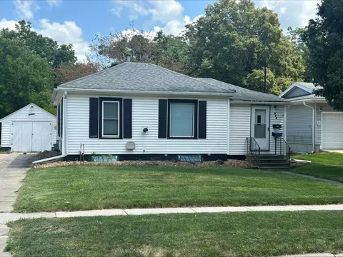 806 2nd St NW, Waseca, MN 56093