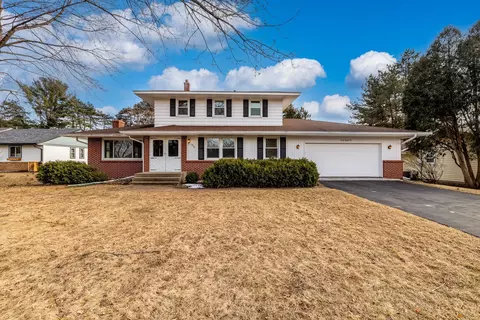 1686 Lilac Ln, Mendota Heights, MN 55118