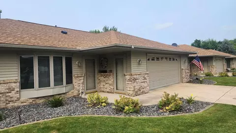 1105 Wood Park Ln, Albert Lea, MN 56007