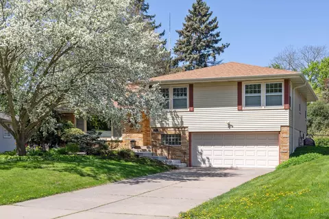 1961 Prior Ave N, Roseville, MN 55113