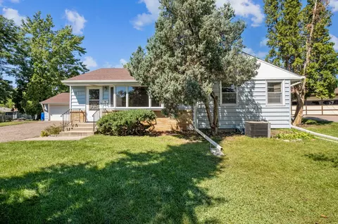 518 Park Valley Dr W, Hopkins, MN 55343