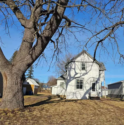 90 W Main St, Lewiston, MN 55952
