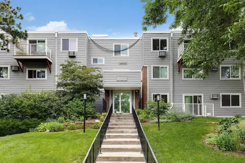 333 8th St SE #306, Minneapolis, MN 55414
