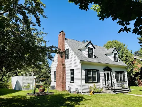 708 Maple St, Alexandria, MN 56308 photo 2