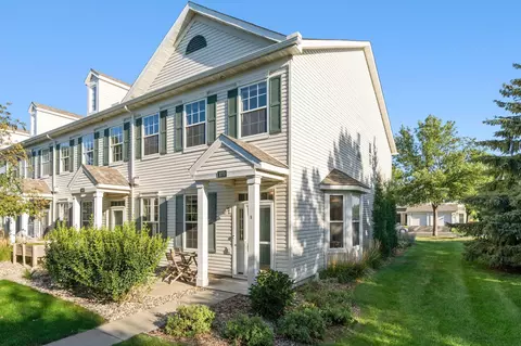 1070 Providence Dr, Shakopee, MN 55379