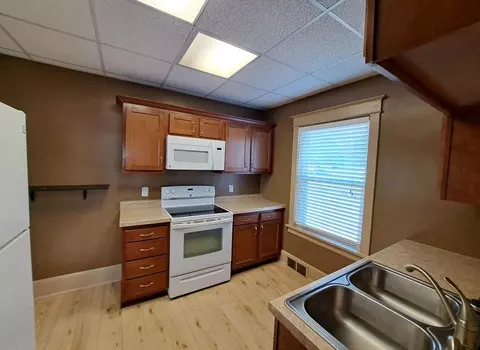5708 Cody St, Duluth, MN 55807 photo 2
