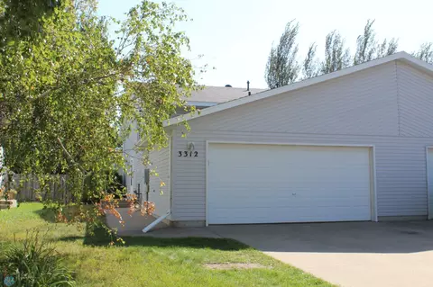 3312 30 Ave S, Fargo, ND 58103