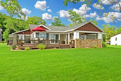 1950 Mount Carmel Dr NE, Alexandria, MN 56308