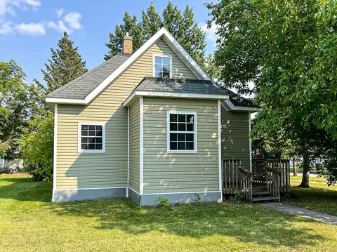 804 Knight Ave N, Thief River Falls, MN 56701