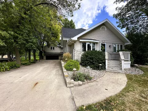 303 Avenue D E, Lake Park, IA 51347