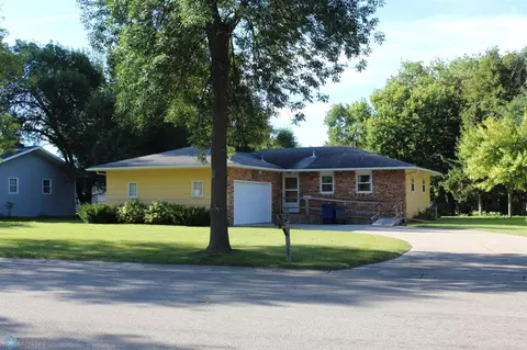 425 Dale Ave, Moorhead, MN 56560