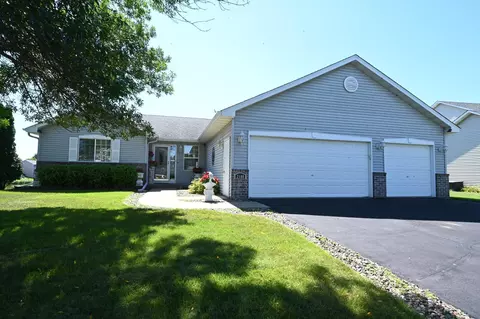 2440 Thrush St, Shakopee, MN 55379