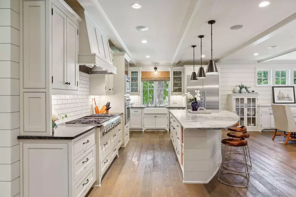 Kitchen - 20545 Linwood Rd, Deephaven, MN 55331 photo 2 of 2