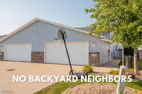 5204 48th Ave S, Fargo, ND 58104