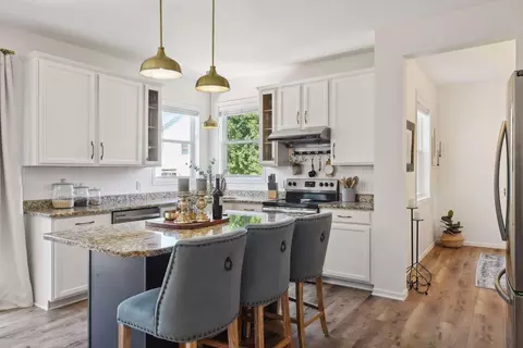 8330 Chestnut Ct, Victoria, MN 55386