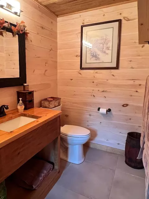 Bath - 3237 Breezy Point Rd, Tower, MN 55790 photo 1 of 3