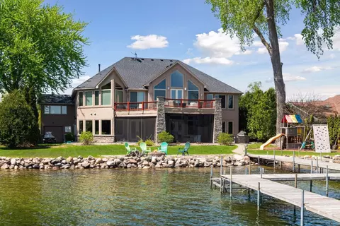 205 Woodpecker Ridge Rd, Tonka Bay, MN 55331