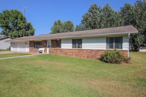 461 Brooks St S, Eden Valley, MN 55329