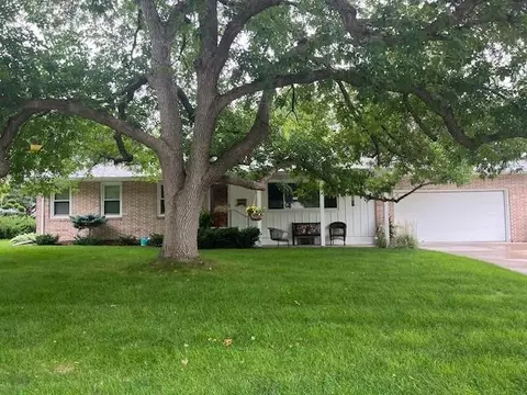 7005 Heatherton Trl, Edina, MN 55435