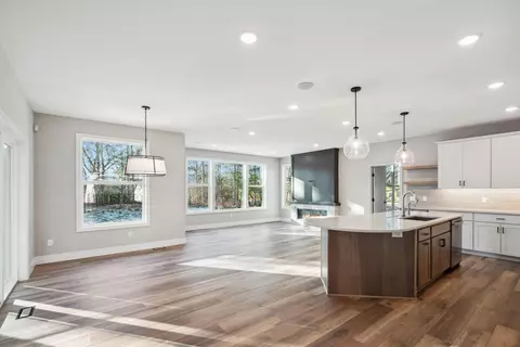 694 Marie Ct, Eagan, MN 55123 photo 8