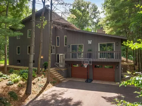17 Timberglade Rd, Bloomington, MN 55437