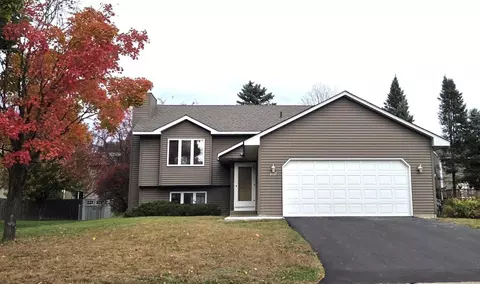1057 Kettle Creek Rd, Eagan, MN 55123