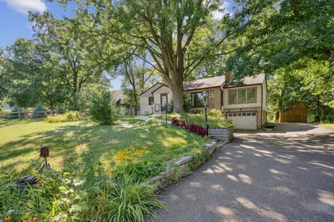 1745 Howard St N, Maplewood, MN 55109