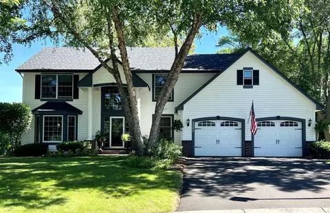 1341 Heather Ct, Chanhassen, MN 55317