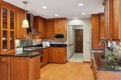 1277 Dunberry Ln, Eagan, MN 55123 photo 10