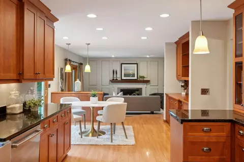 1277 Dunberry Ln, Eagan, MN 55123 photo 8