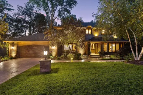 1277 Dunberry Ln, Eagan, MN 55123