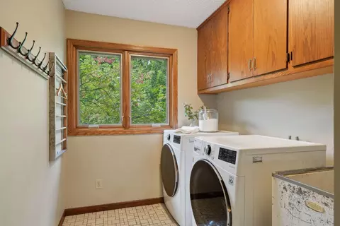 1277 Dunberry Ln, Eagan, MN 55123 photo 23