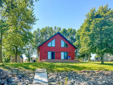 22 Sioux Trl, Slayton, MN 56172