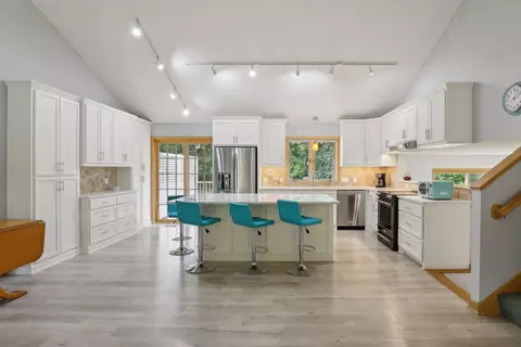 18725 Clear View Dr, Minnetonka, MN 55345