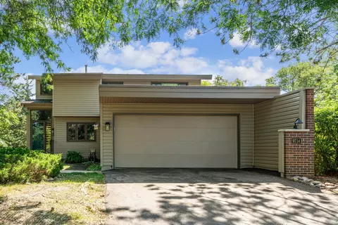 9714 Mill Creek Dr, Eden Prairie, MN 55347