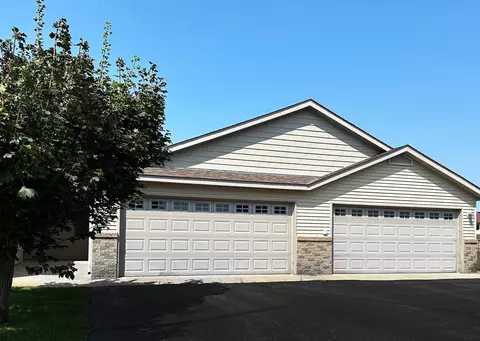 1063 Manor Ct, Saint Cloud, MN 56303