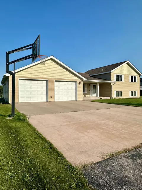 104 E 6th St, Newfolden, MN 56738 photo 2